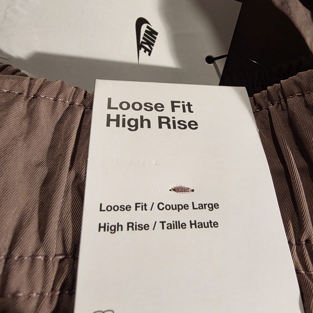 Nike Women's Tan Cargo Shorts - Picture 7 of 10